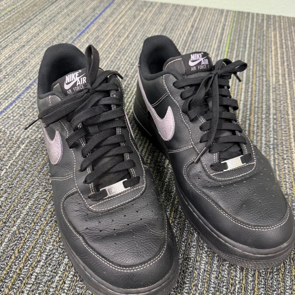 Nike Air Force 1 07 Low Mens Size 13 Black Lilac Excellent HQ2037-001 Sneakers